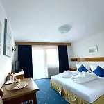 Marienhof 3*